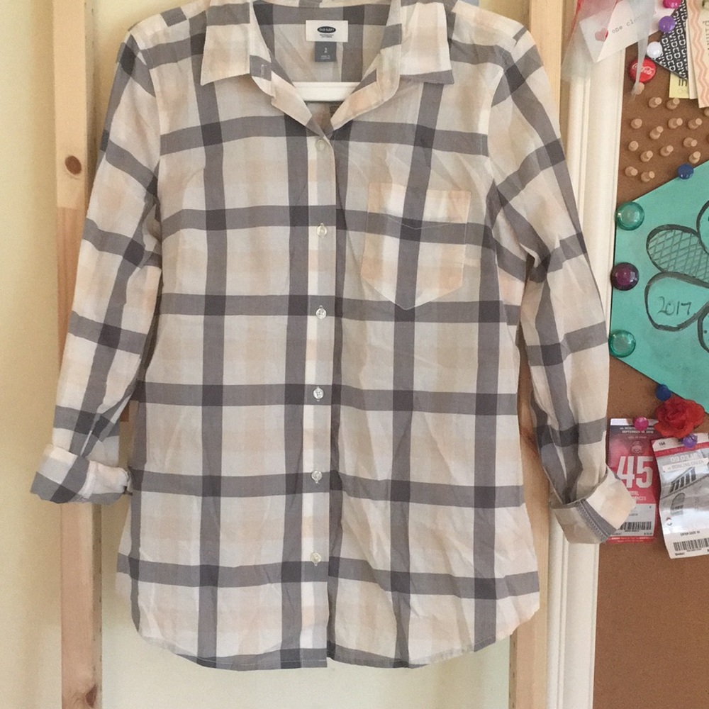 Neutral color button up shirt